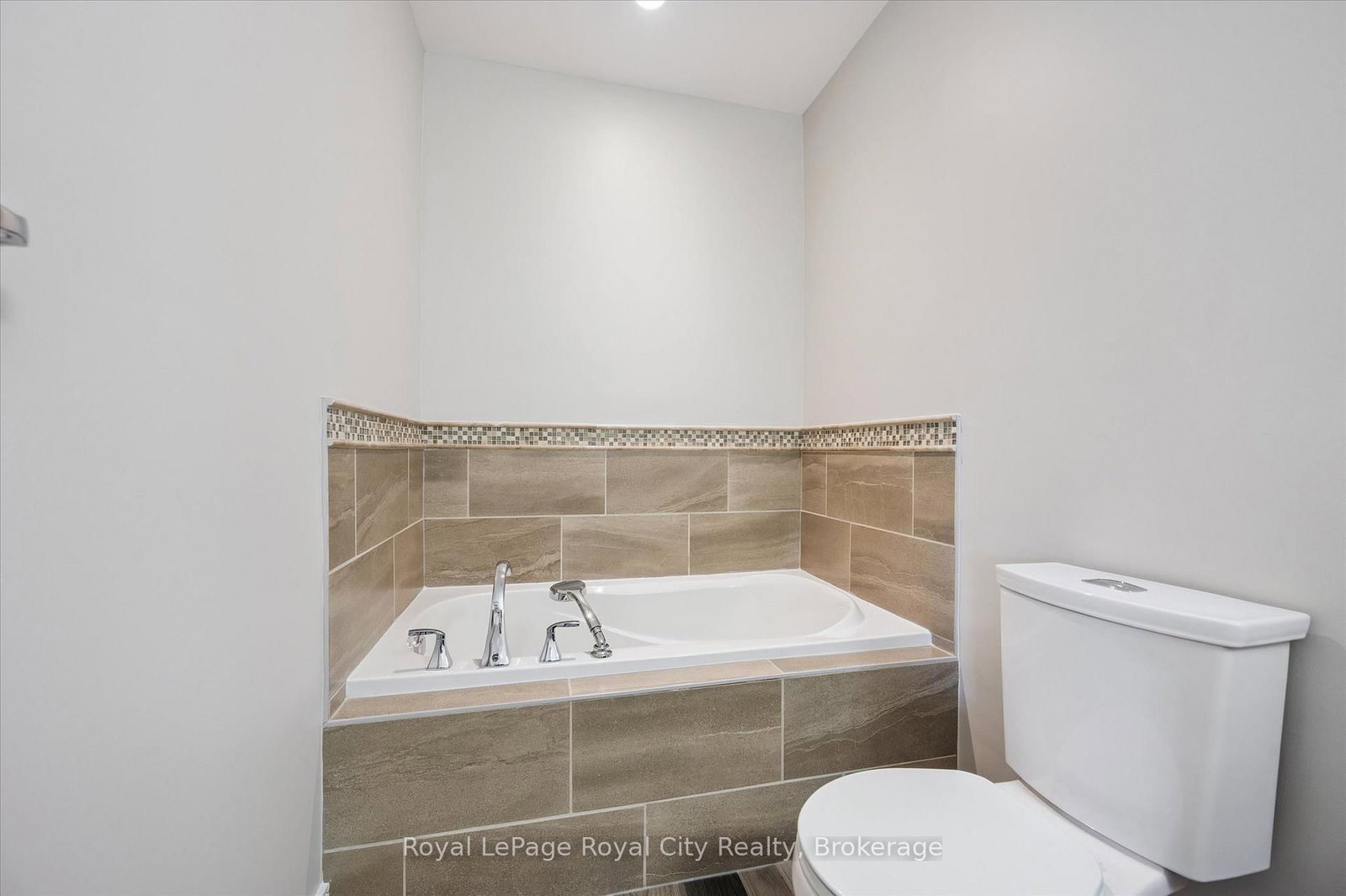 60 Arkell Road, Unit 25 - Photo 34