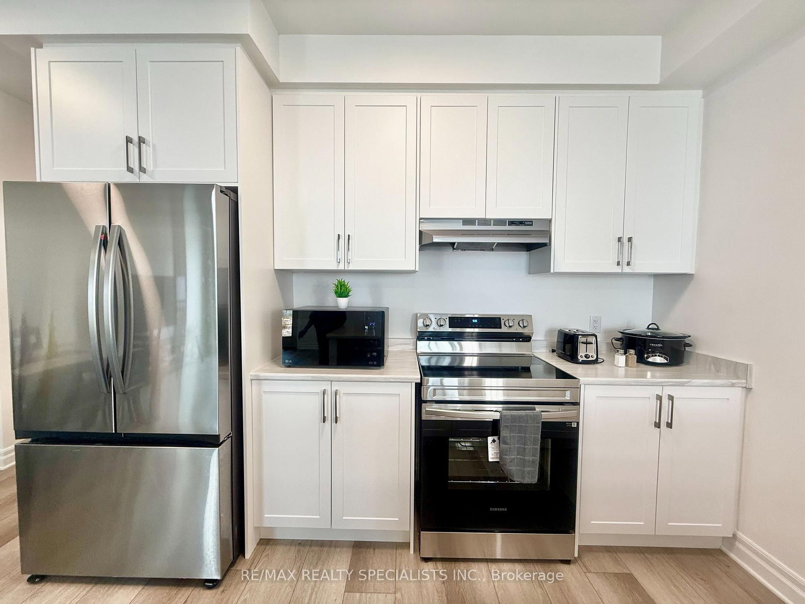 7481 Splendour Drive - Photo 4