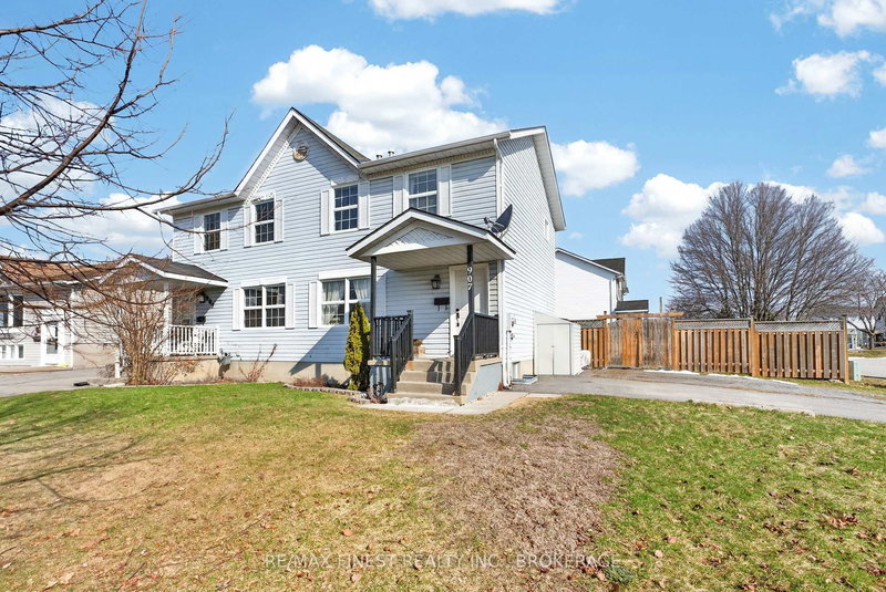 home for sale on 907 Warburton Crescent