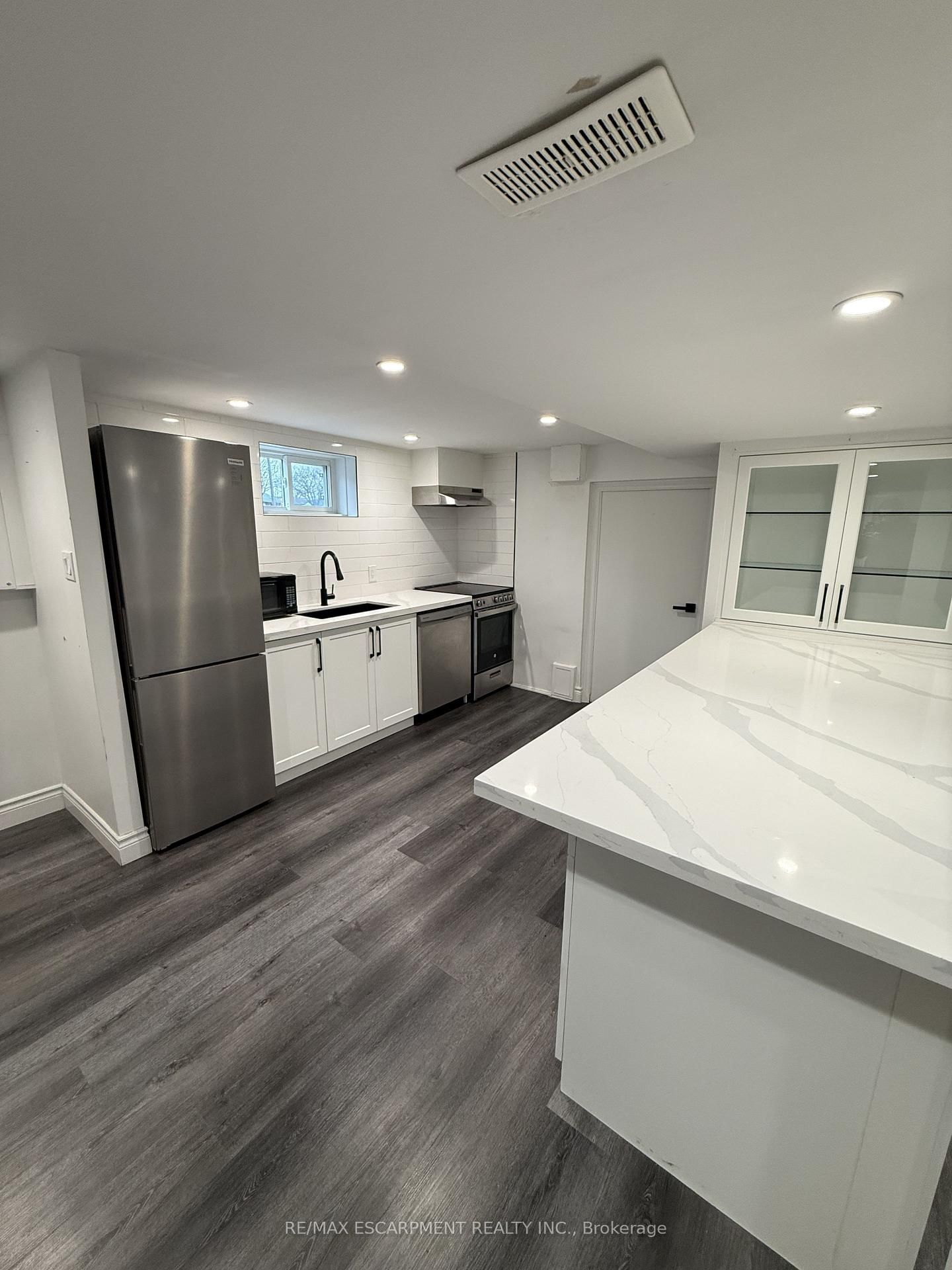 79 Castlefield Drive, Unit Basement - Photo 8