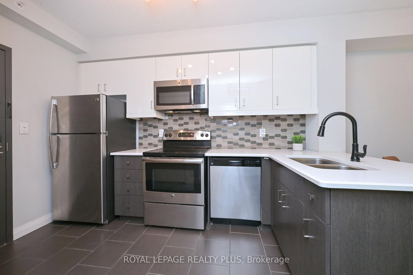 53 Arthur Street S, Unit 614 - Photo 8