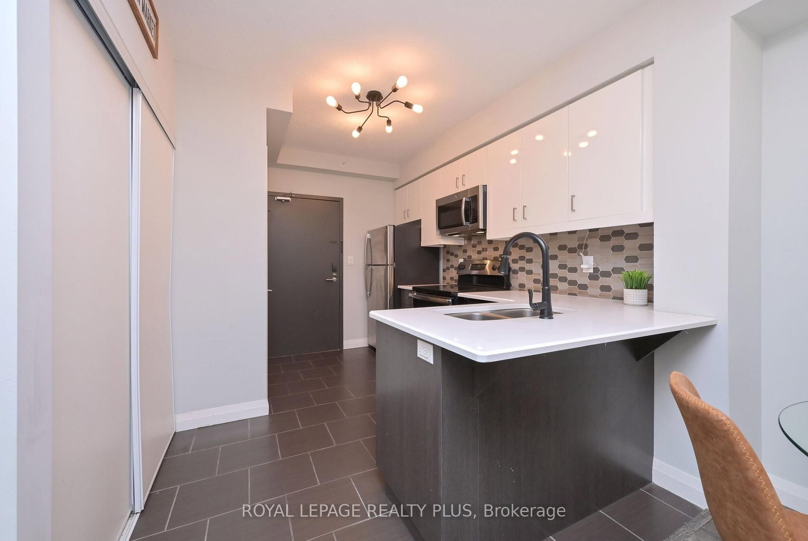 53 Arthur Street S, Unit 614 - Photo 9