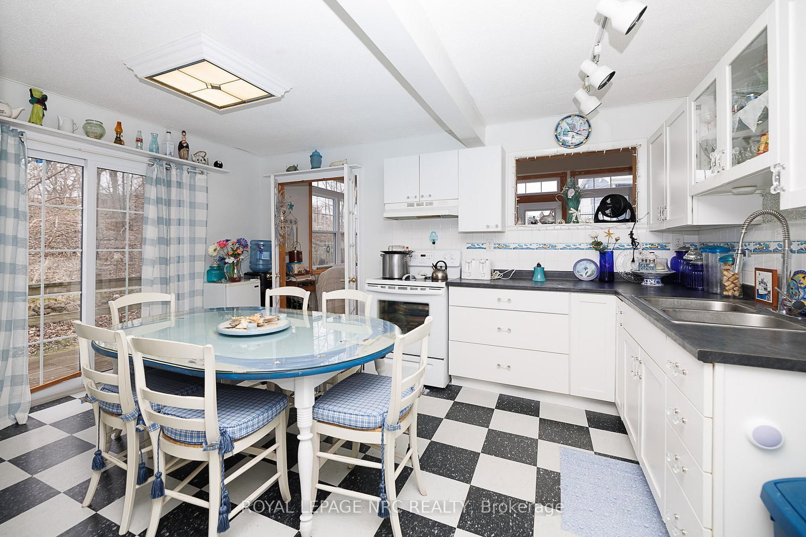 Detached House for sale at 3840 Terrace Lane, Fort Erie, Ontario, L0S 1B0 - Crystal Beach - MLS: X12982842