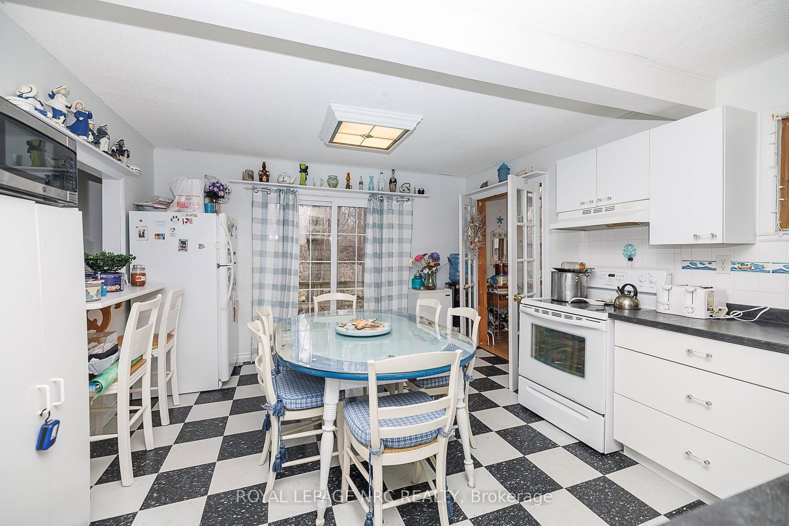 Detached House for sale at 3840 Terrace Lane, Fort Erie, Ontario, L0S 1B0 - Crystal Beach - MLS: X12982842