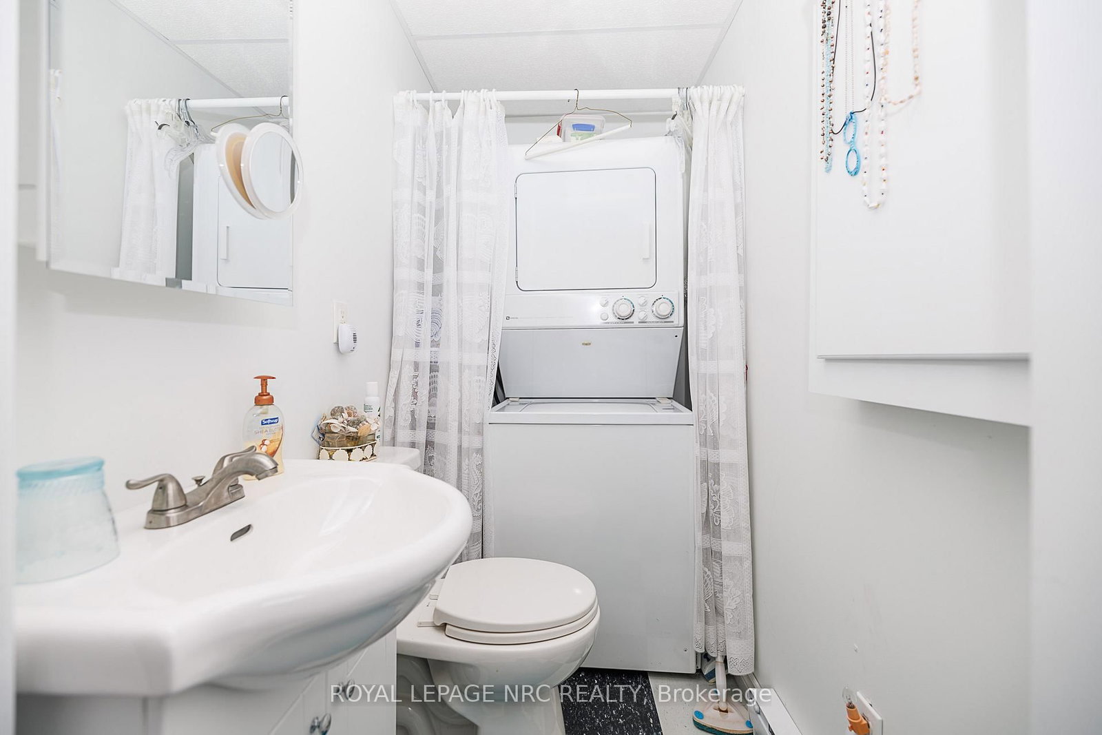 Detached House for sale at 3840 Terrace Lane, Fort Erie, Ontario, L0S 1B0 - Crystal Beach - MLS: X12982842