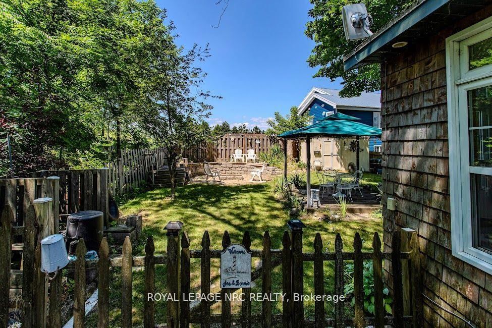 Detached House for sale at 3840 Terrace Lane, Fort Erie, Ontario, L0S 1B0 - Crystal Beach - MLS: X12982842