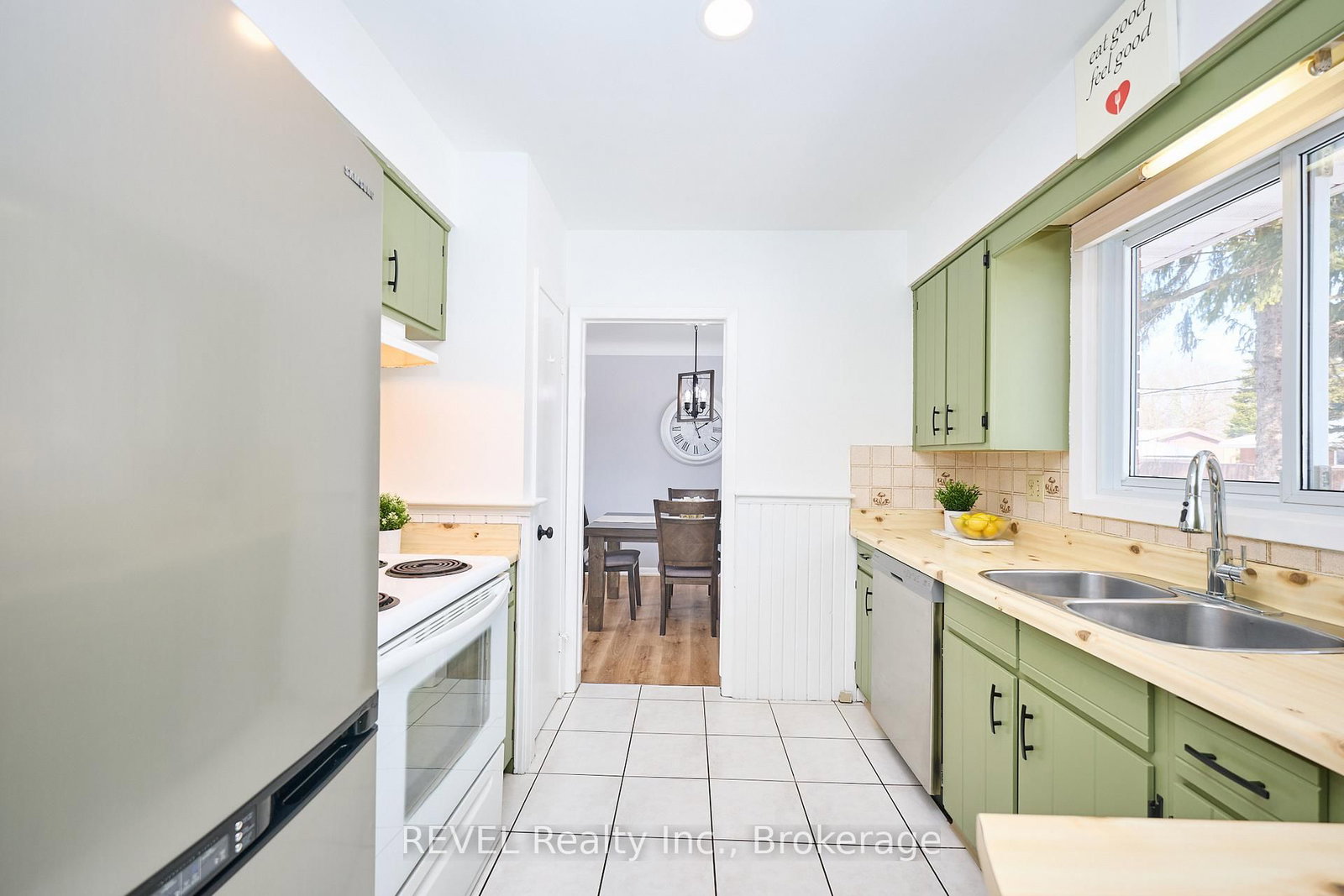 Detached House for sale at 190 Willson Road, Welland, Ontario, L3C 2T6 - Prince Charles - MLS: X12982860