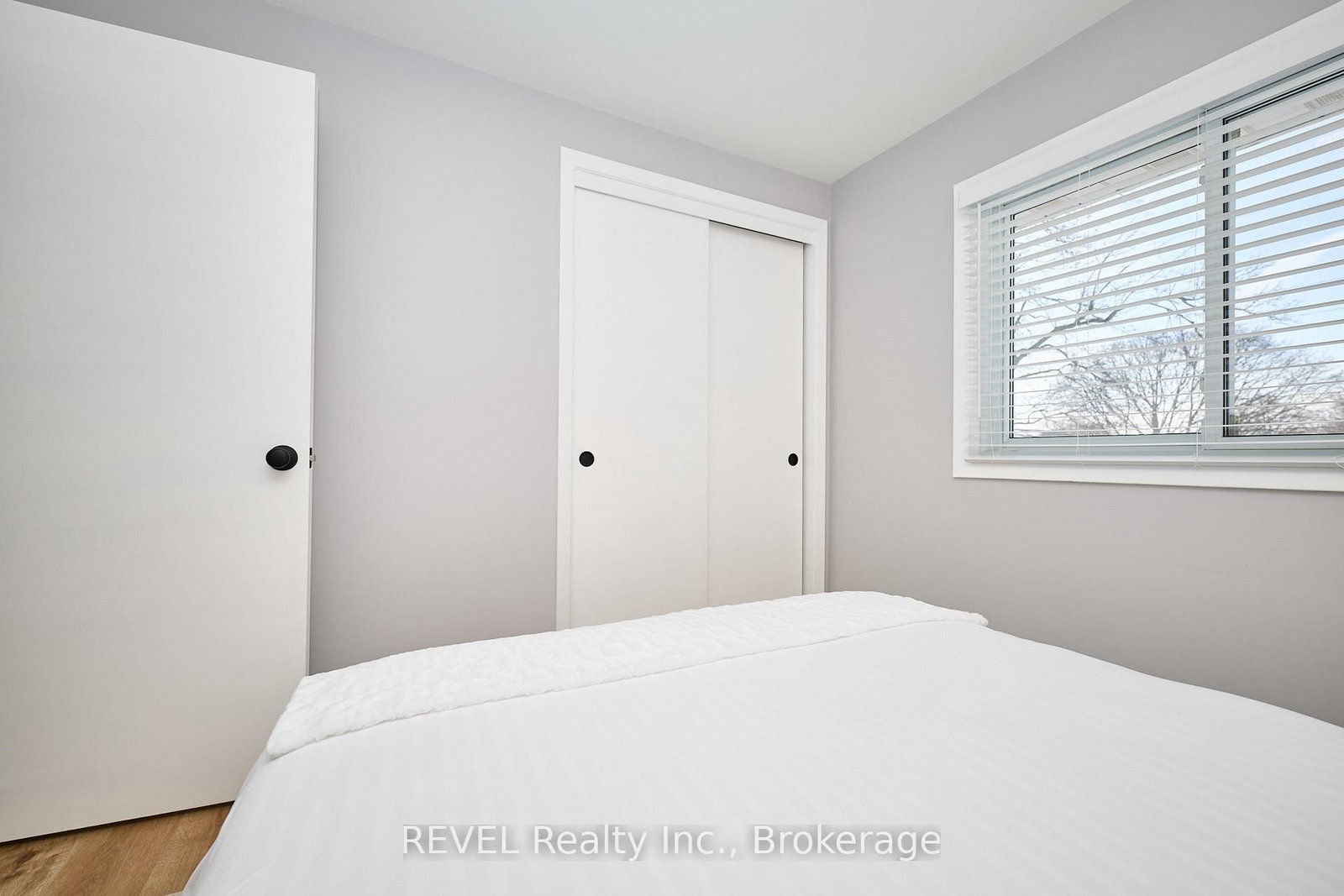 Detached House for sale at 190 Willson Road, Welland, Ontario, L3C 2T6 - Prince Charles - MLS: X12982860