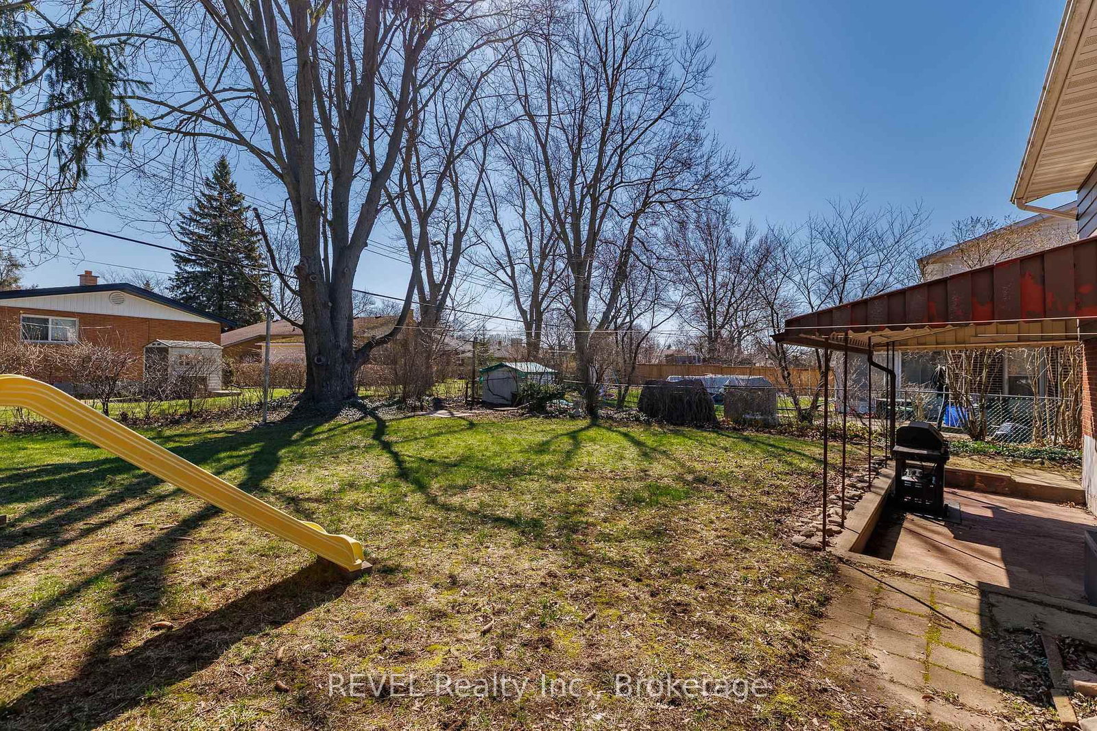 Detached House for sale at 190 Willson Road, Welland, Ontario, L3C 2T6 - Prince Charles - MLS: X12982860