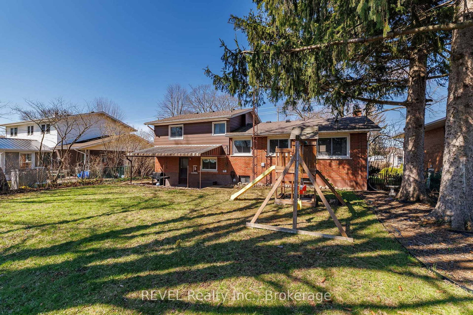 Detached House for sale at 190 Willson Road, Welland, Ontario, L3C 2T6 - Prince Charles - MLS: X12982860