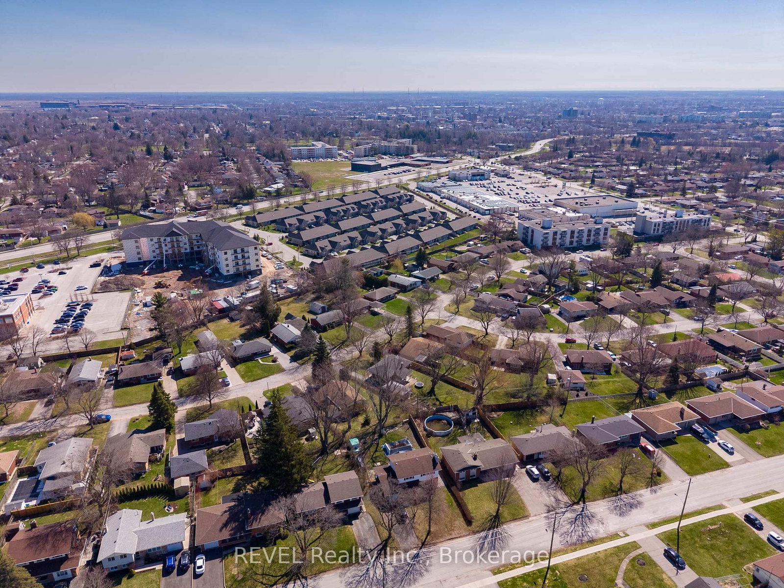 Detached House for sale at 190 Willson Road, Welland, Ontario, L3C 2T6 - Prince Charles - MLS: X12982860