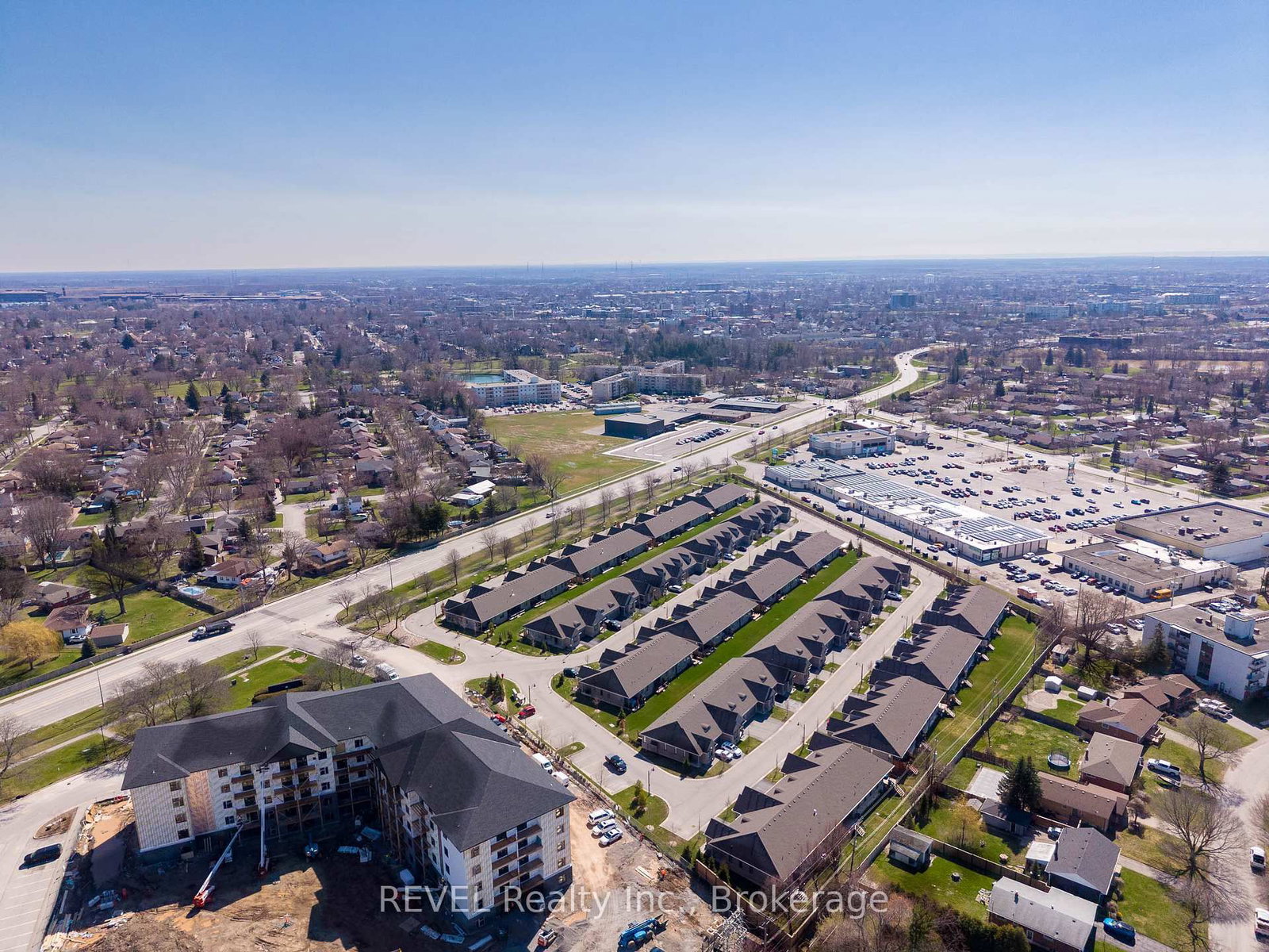 Detached House for sale at 190 Willson Road, Welland, Ontario, L3C 2T6 - Prince Charles - MLS: X12982860