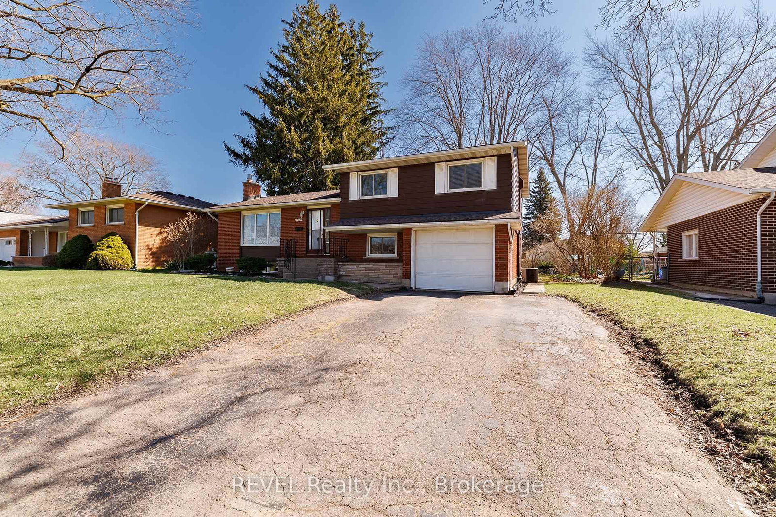 Detached House for sale at 190 Willson Road, Welland, Ontario, L3C 2T6 - Prince Charles - MLS: X12982860