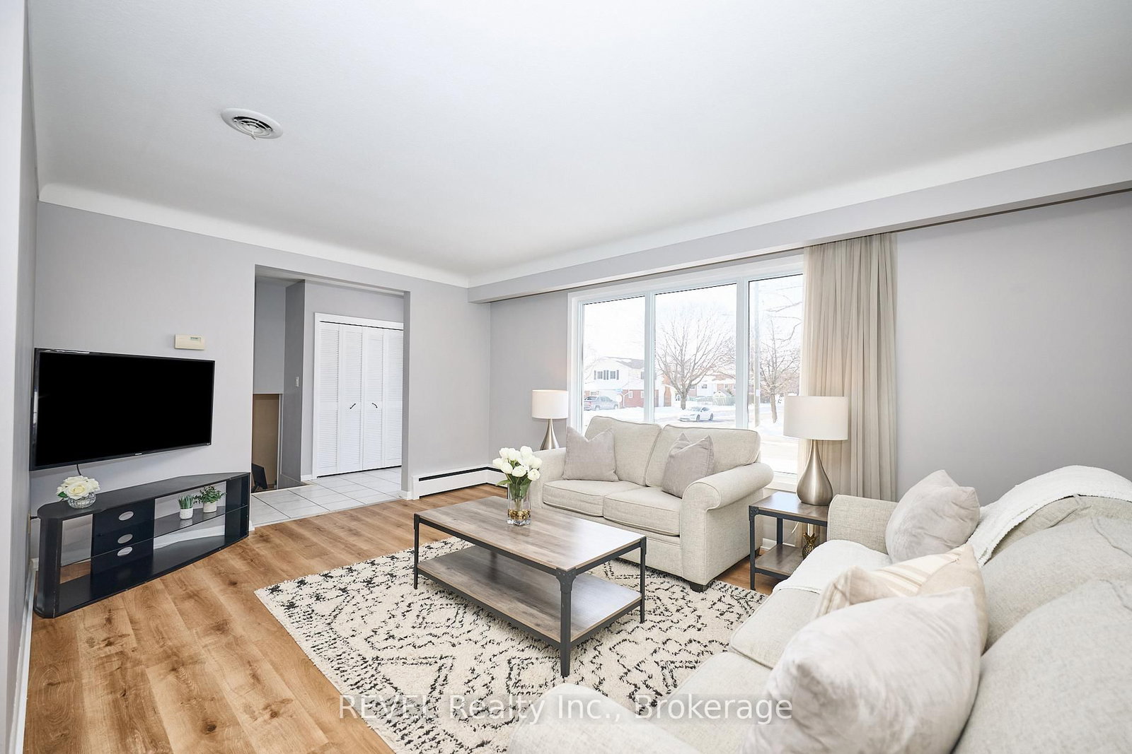 Detached House for sale at 190 Willson Road, Welland, Ontario, L3C 2T6 - Prince Charles - MLS: X12982860