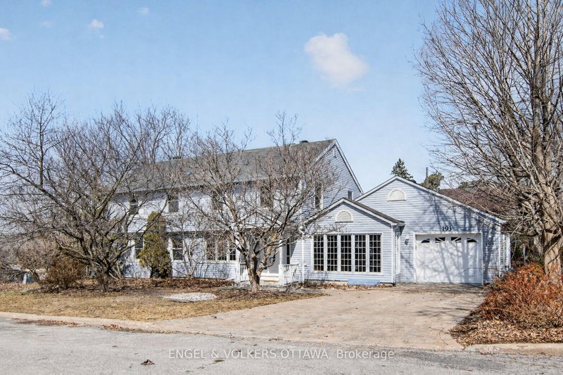 193 Cunningham Ave N, Ottawa, Ontario