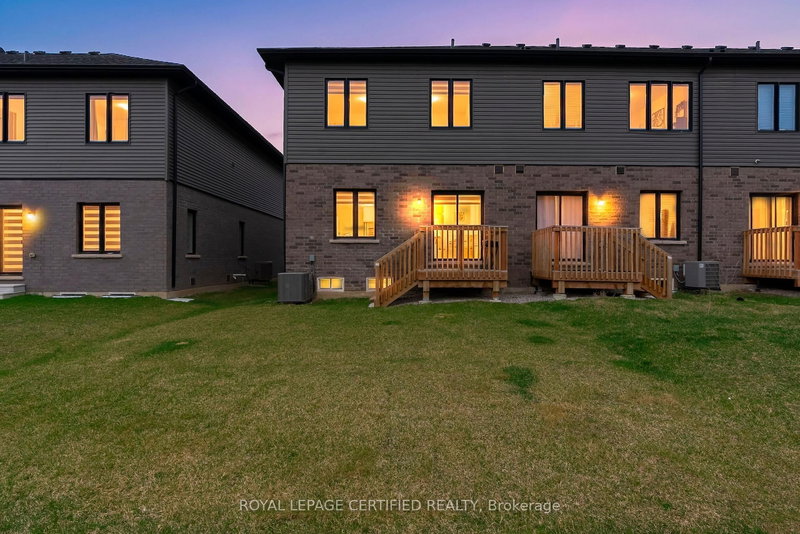 16 Dennis Ave, Brantford, N3V 0C1 | Image 2