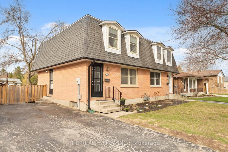 home for sale on 324 Oak Avenue