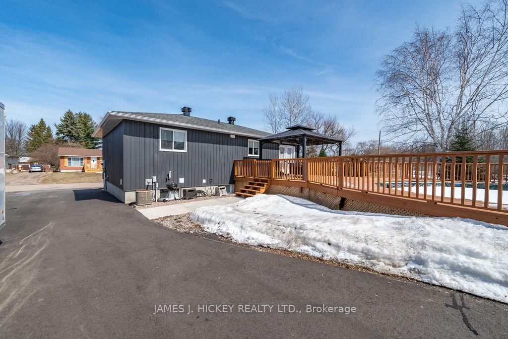 1108 Boundary Road