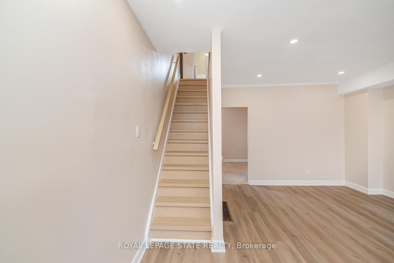 Detached House for sale at 60 Keith Street, Hamilton, Ontario, L8L 3S3 - Industrial Sector - MLS: X12983294