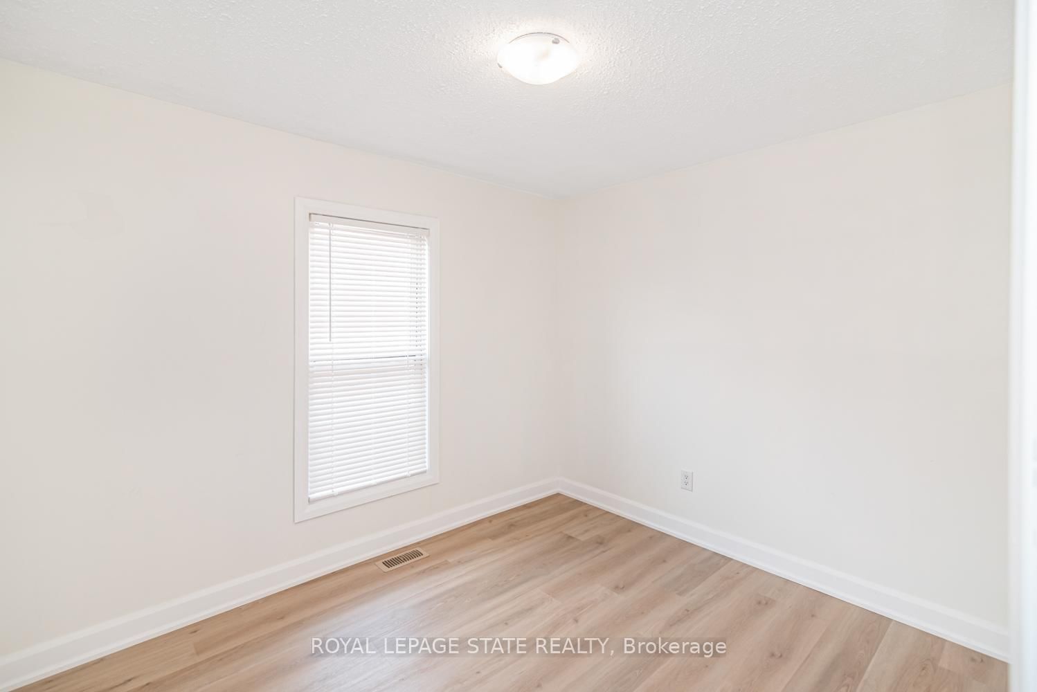 Detached House for sale at 60 Keith Street, Hamilton, Ontario, L8L 3S3 - Industrial Sector - MLS: X12983294