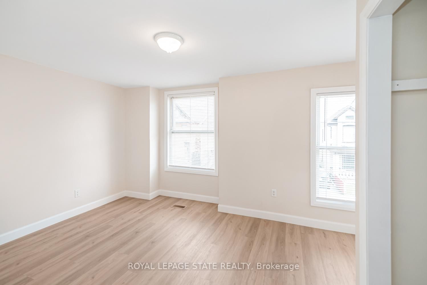 Detached House for sale at 60 Keith Street, Hamilton, Ontario, L8L 3S3 - Industrial Sector - MLS: X12983294