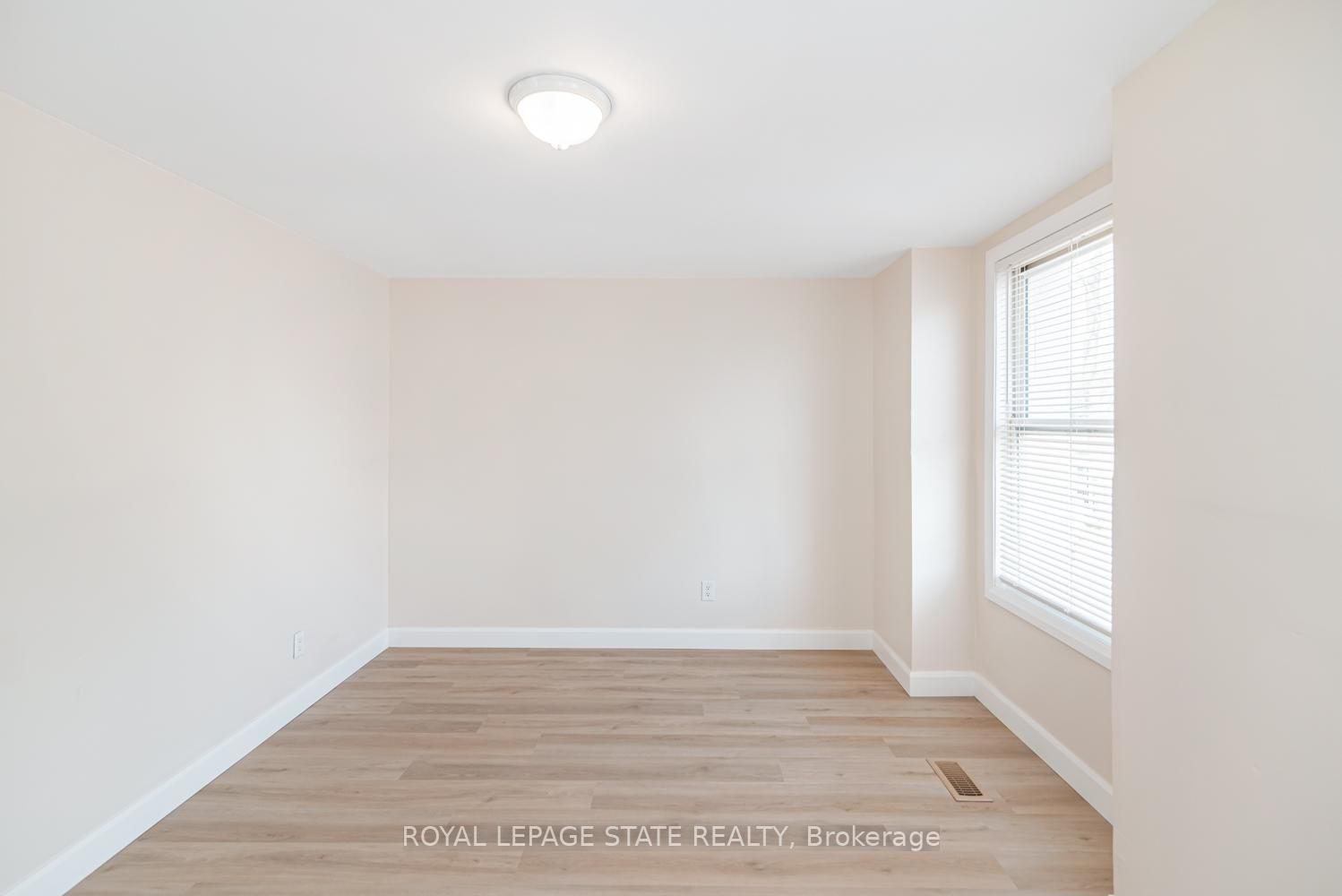 Detached House for sale at 60 Keith Street, Hamilton, Ontario, L8L 3S3 - Industrial Sector - MLS: X12983294