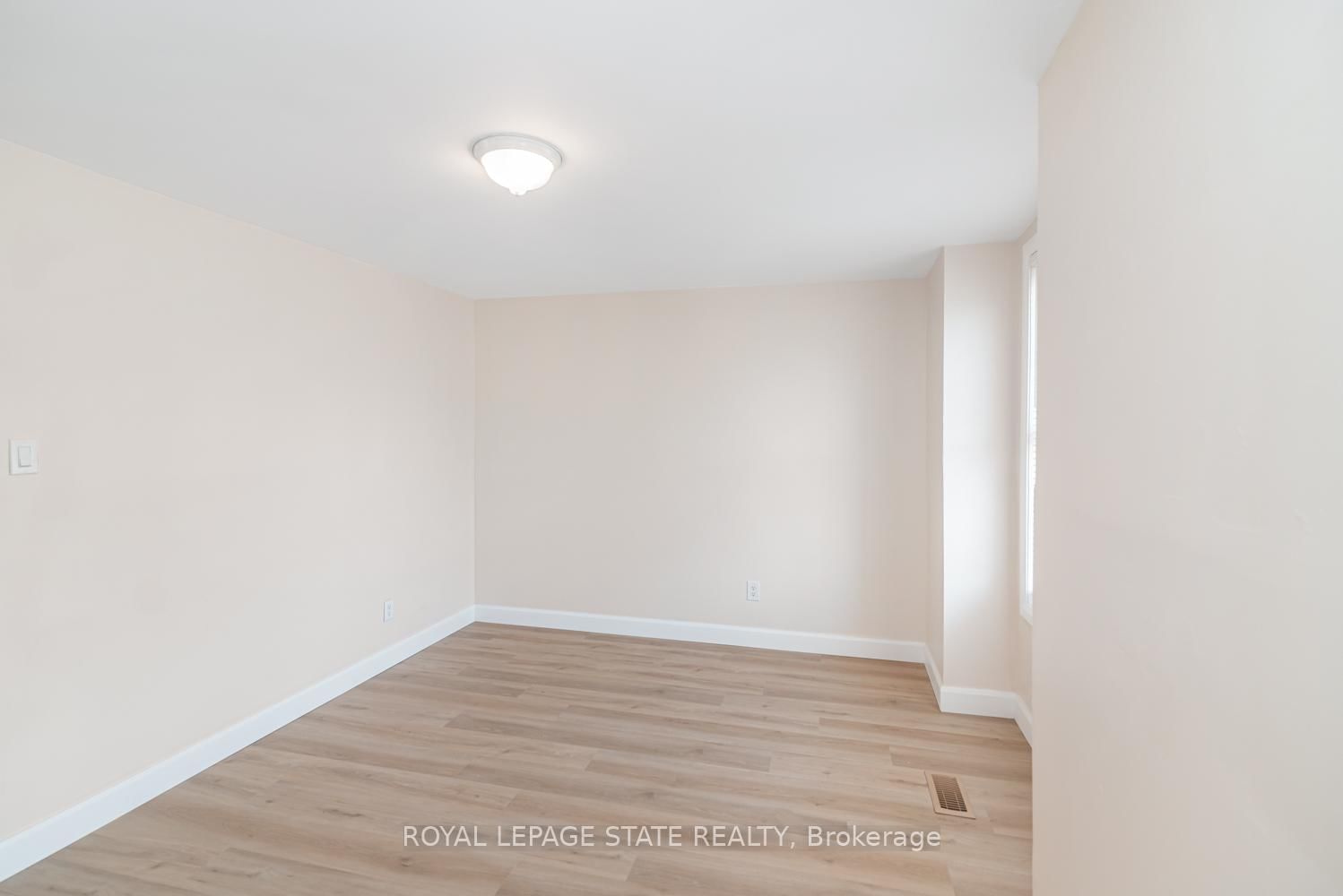 Detached House for sale at 60 Keith Street, Hamilton, Ontario, L8L 3S3 - Industrial Sector - MLS: X12983294