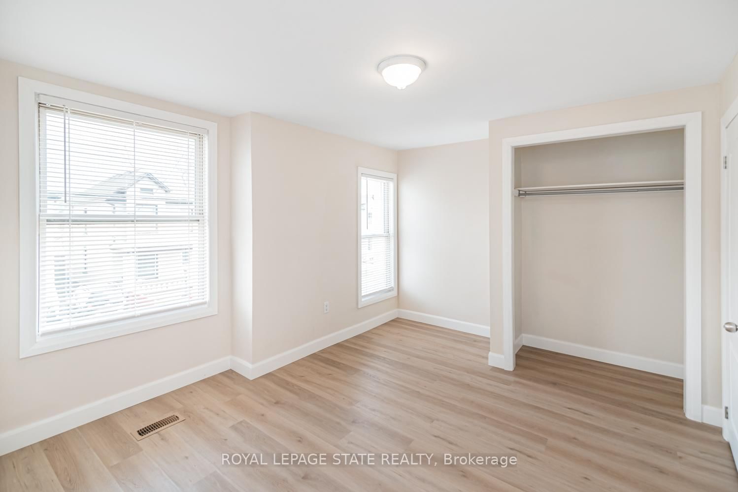 Detached House for sale at 60 Keith Street, Hamilton, Ontario, L8L 3S3 - Industrial Sector - MLS: X12983294