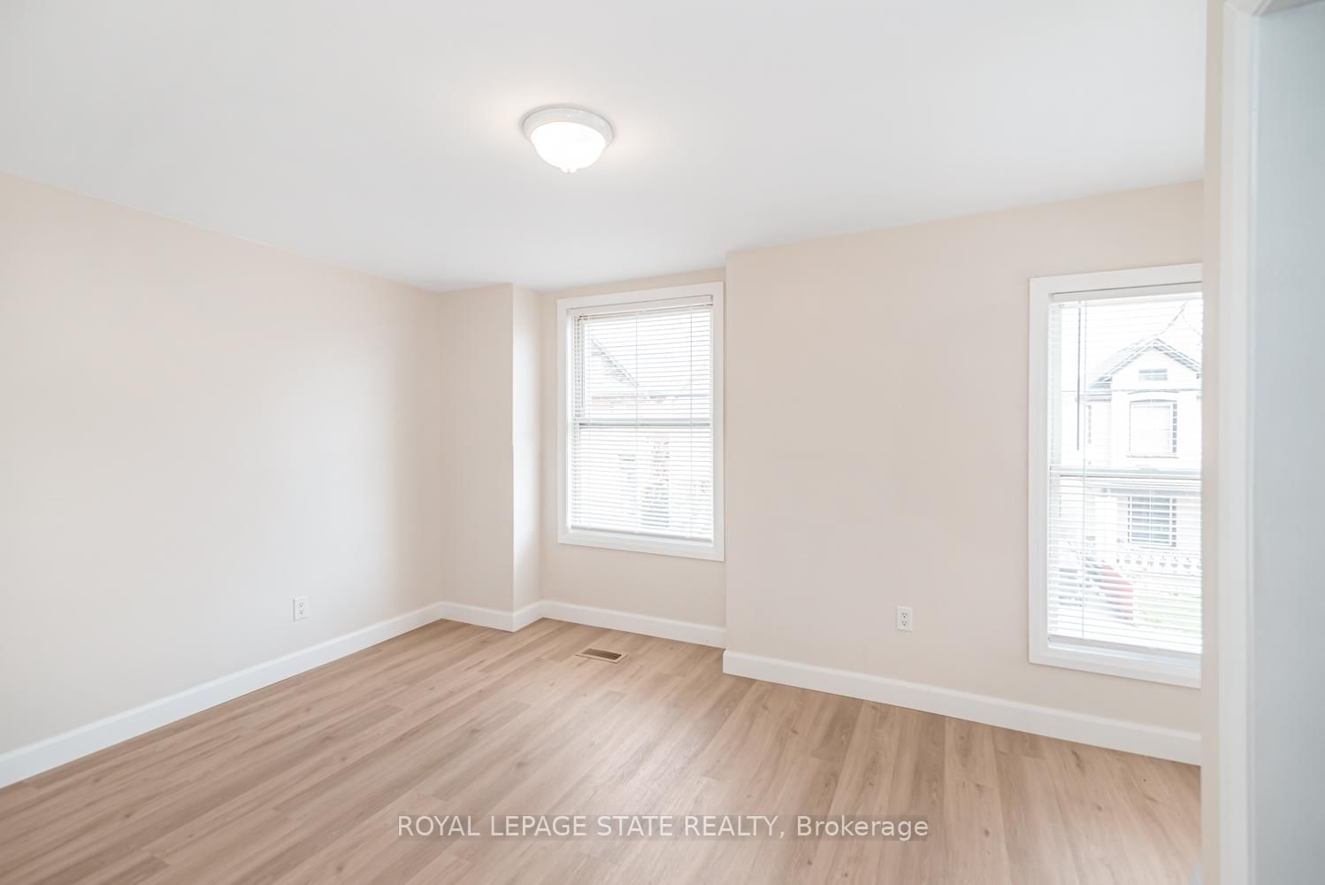 Detached House for sale at 60 Keith Street, Hamilton, Ontario, L8L 3S3 - Industrial Sector - MLS: X12983294