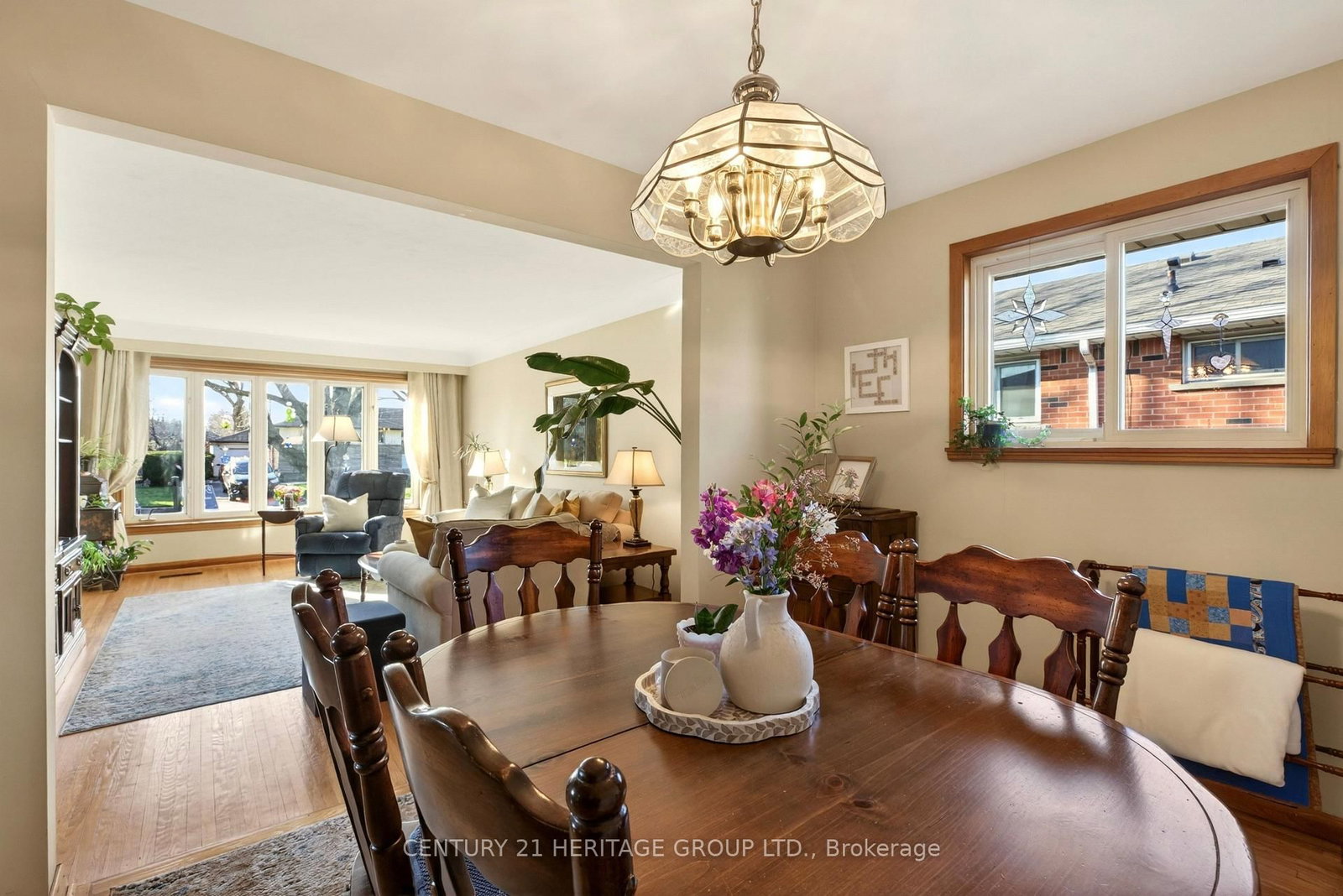 Detached House for sale at 98 Cameo Avenue, Hamilton, Ontario, L8V 2H3 - Macassa - MLS: X12983406