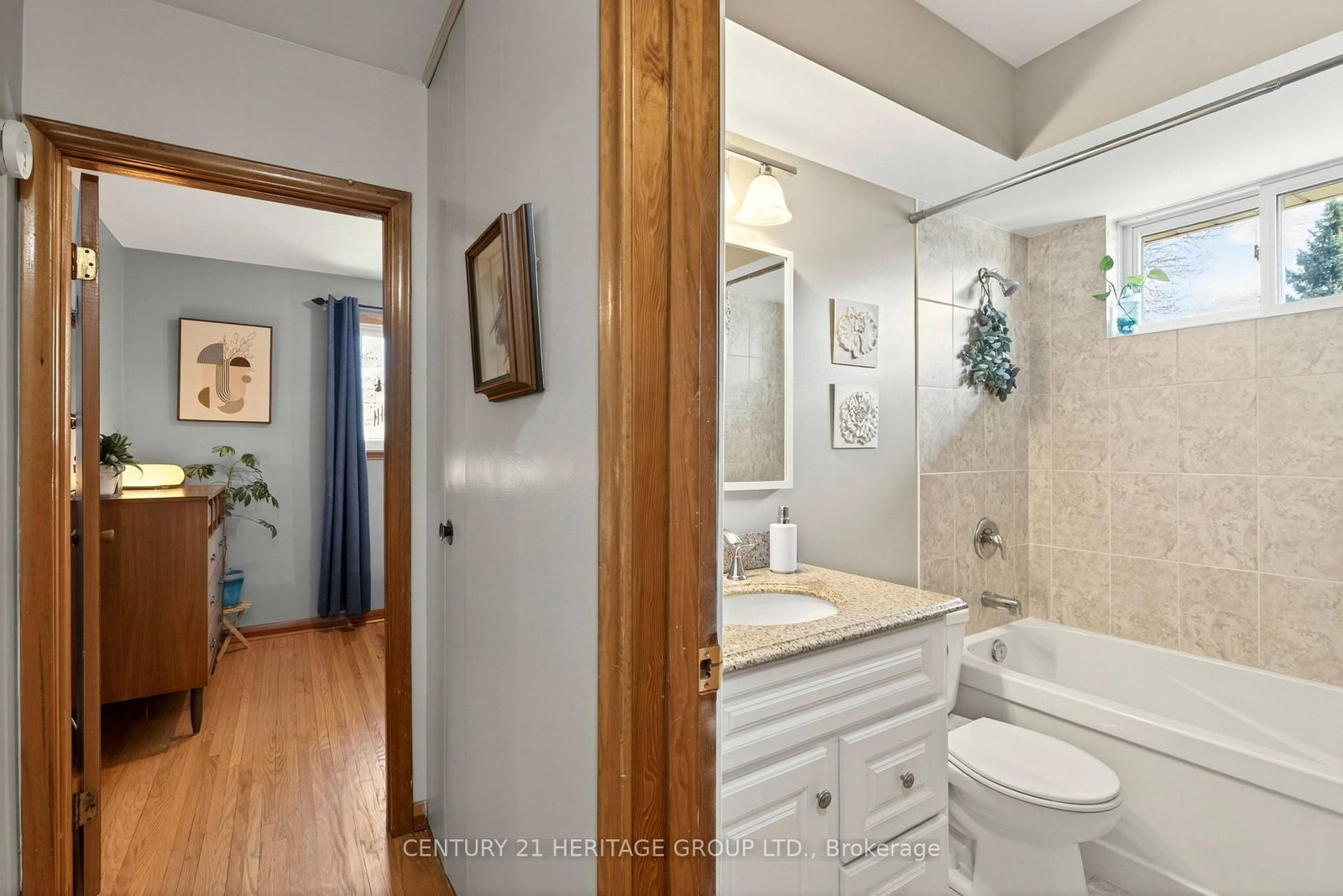 Detached House for sale at 98 Cameo Avenue, Hamilton, Ontario, L8V 2H3 - Macassa - MLS: X12983406