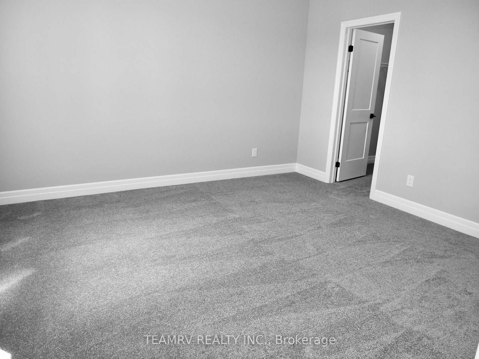 11 Sycamore Drive • Tillsonburg, ON photo 11