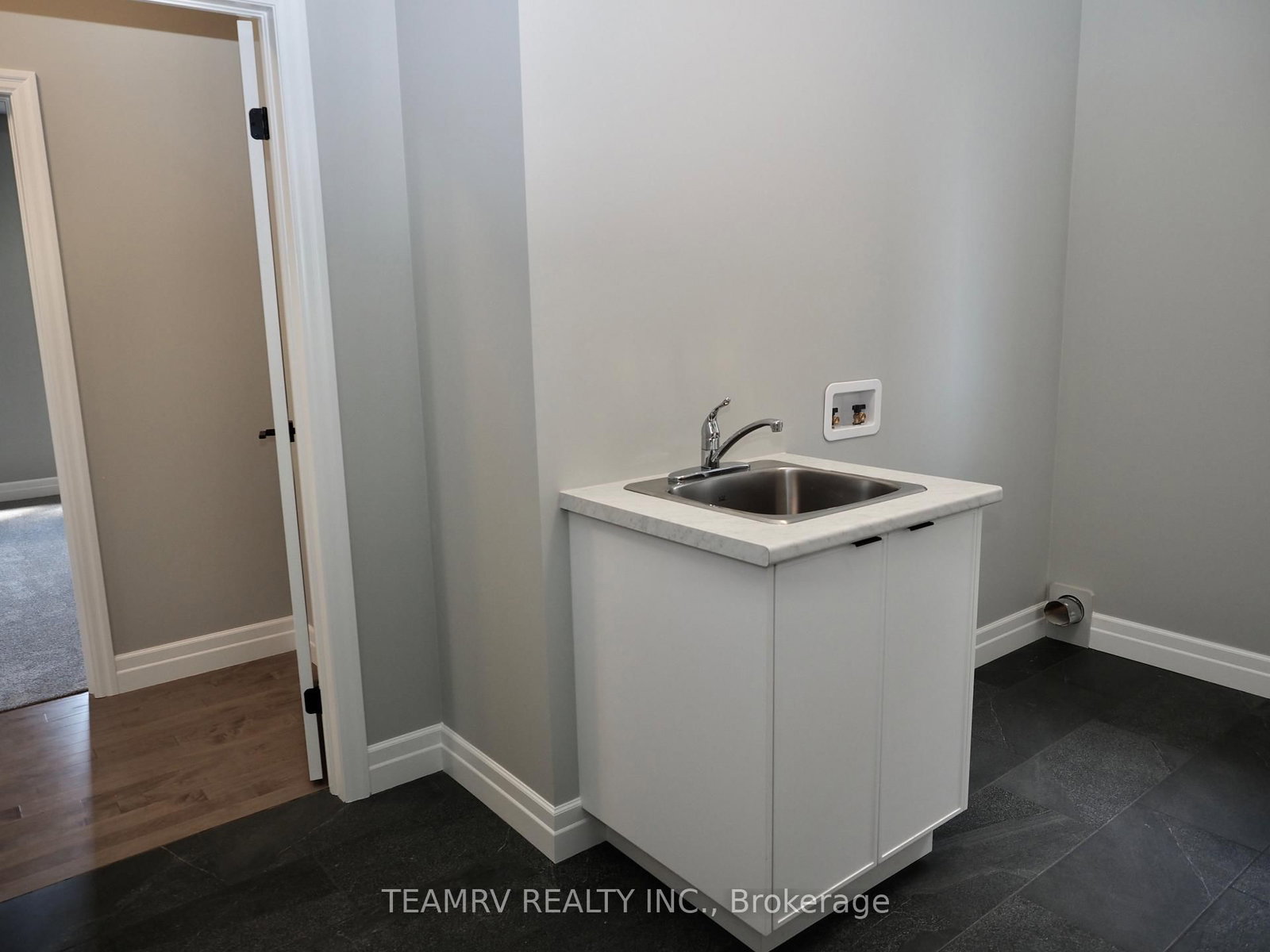 11 Sycamore Drive • Tillsonburg, ON photo 14