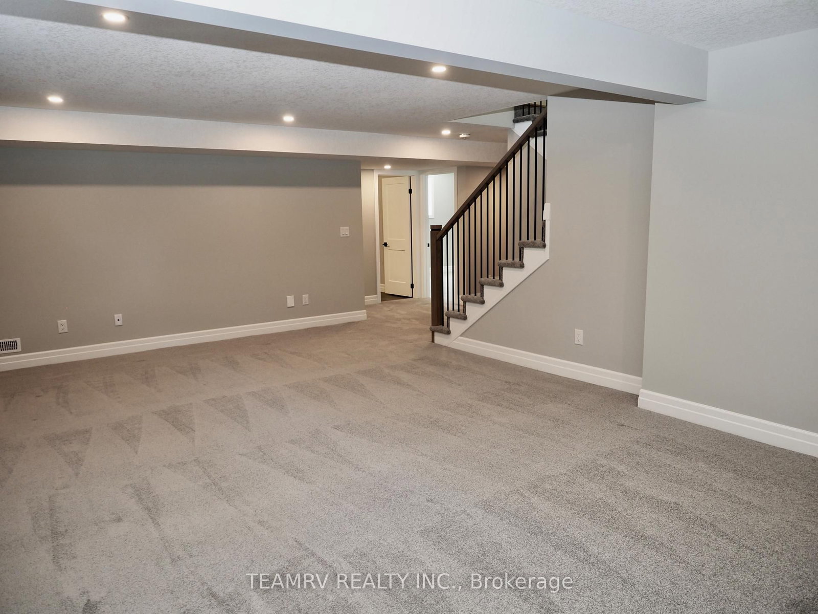 11 Sycamore Drive • Tillsonburg, ON photo 15