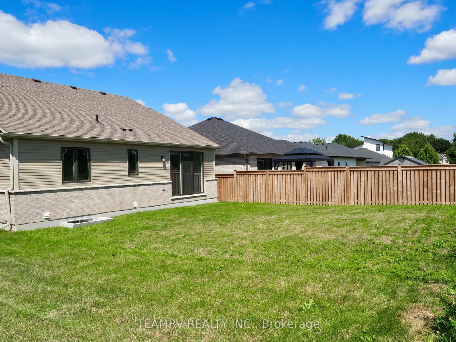 11 Sycamore Drive • Tillsonburg, ON photo 18
