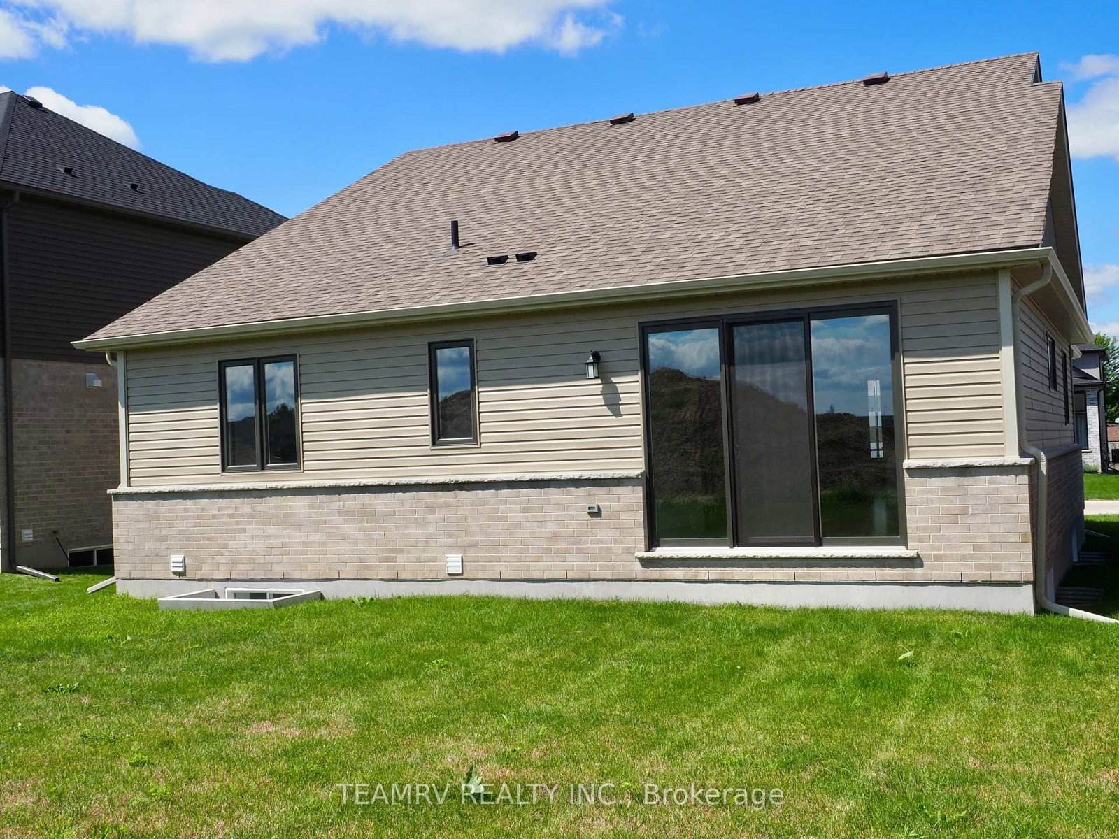 11 Sycamore Drive • Tillsonburg, ON photo 19