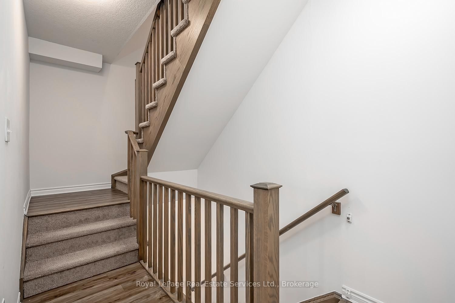 383 Dundas Street E, Unit 34 - Photo 25