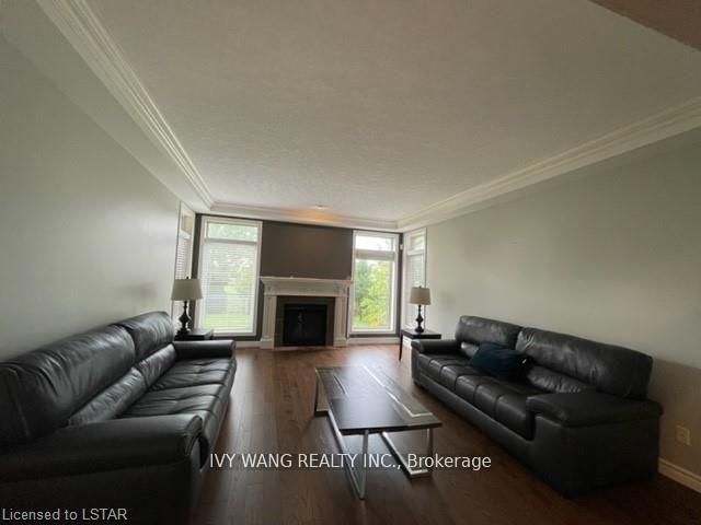 294 East Rivertrace Walk