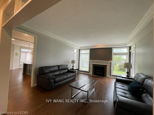 294 East Rivertrace Walk