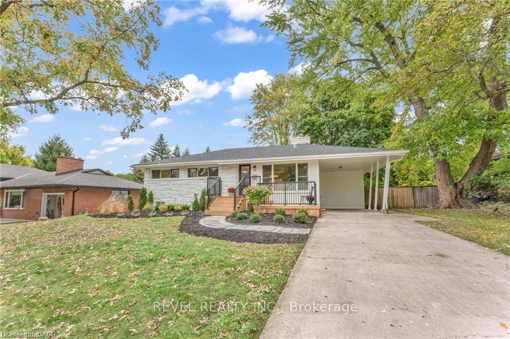 Detached House for sale at 95 Seneca Drive, Hamilton, Ontario, L9G 3B7 - Ancaster - MLS: X12983932