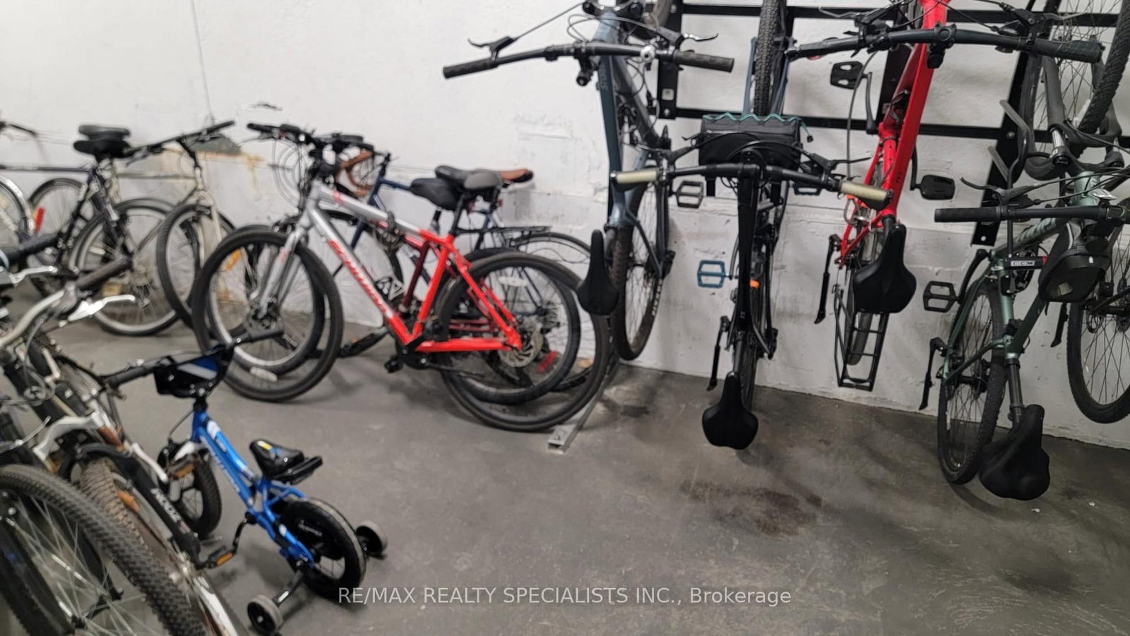 1 Redfern Avenue, Unit 309 - Photo 37