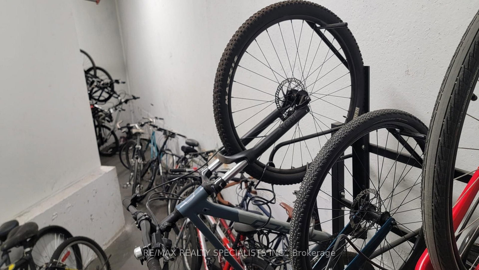 1 Redfern Avenue, Unit 309 - Photo 38