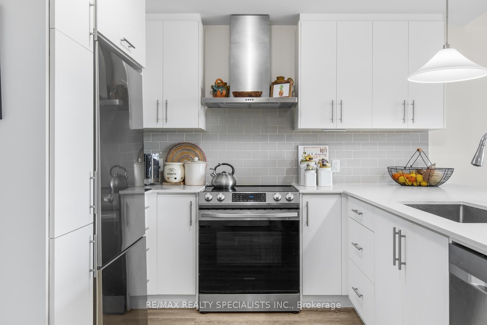 1 Redfern Avenue, Unit 309 - Photo 4