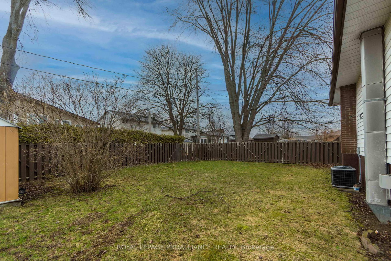 Detached House for sale at 21 Miron Road, Quinte West, Ontario, K8V 3H9 - Trenton Ward - MLS: X12984170