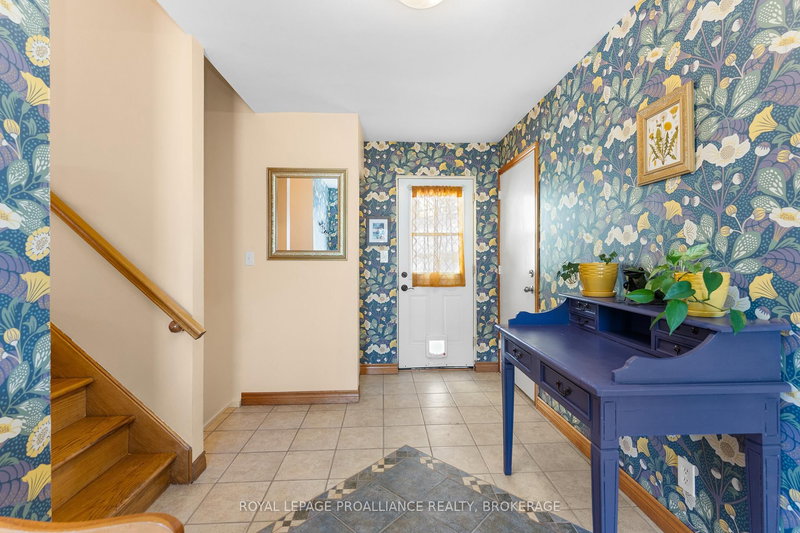 812 Hillside Dr, Kingston, K7M 5Y8 | Image 3