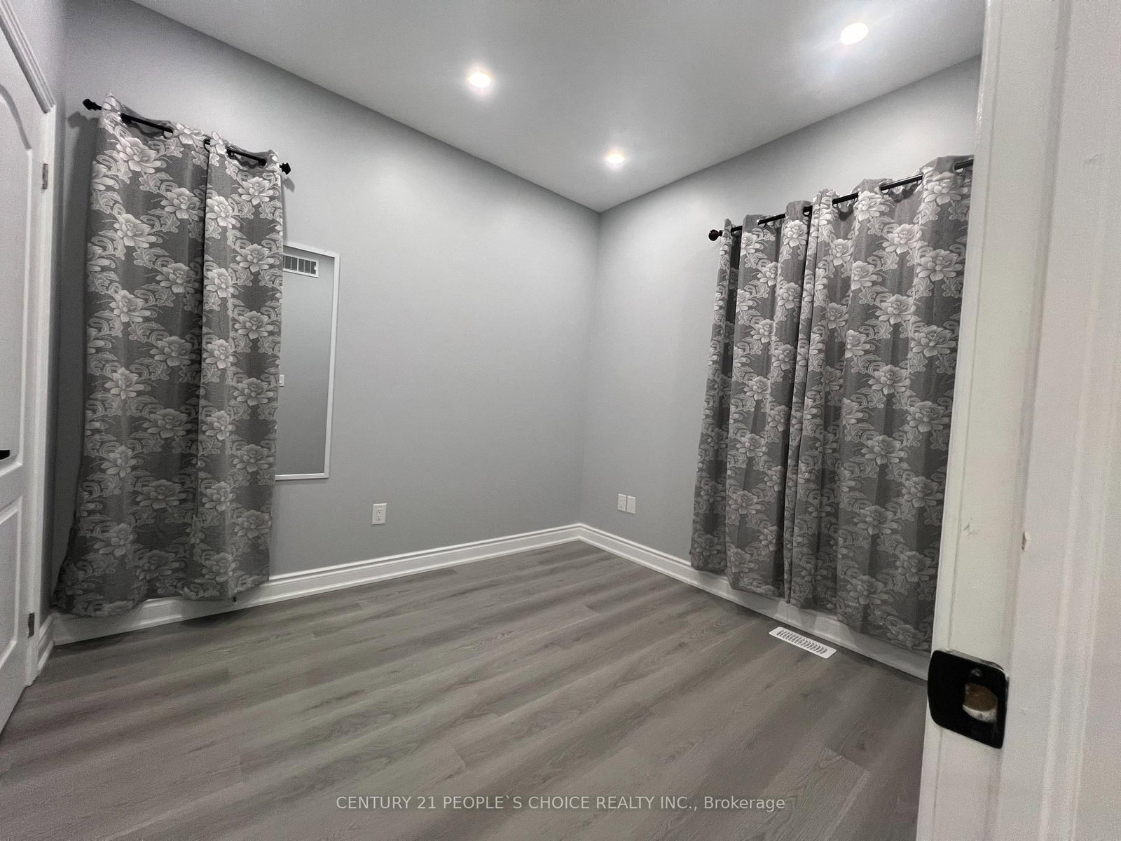 5640 Buchanan Avenue - Photo 2