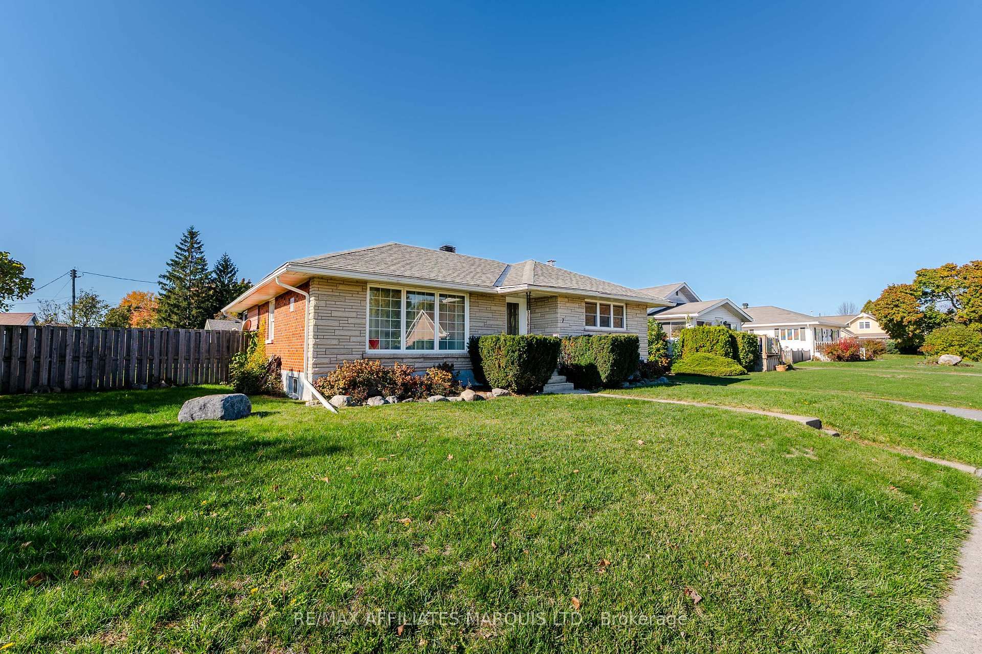 7 Farran Drive