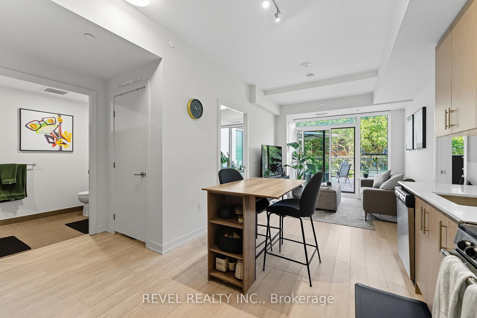 Condo for sale at 311-212 King William Street, Hamilton, Ontario, L8R 0A7 - Beasley - MLS: X12984640