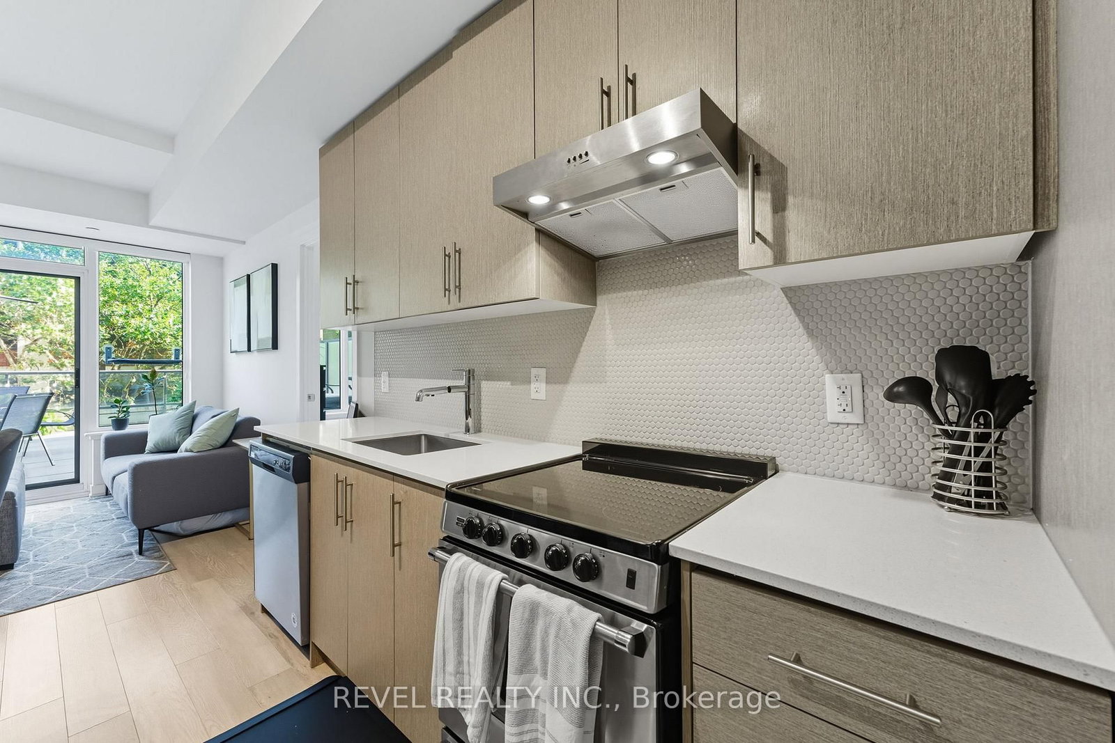 Condo for sale at 311-212 King William Street, Hamilton, Ontario, L8R 0A7 - Beasley - MLS: X12984640