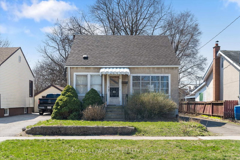 home for sale on 8 Byron Place